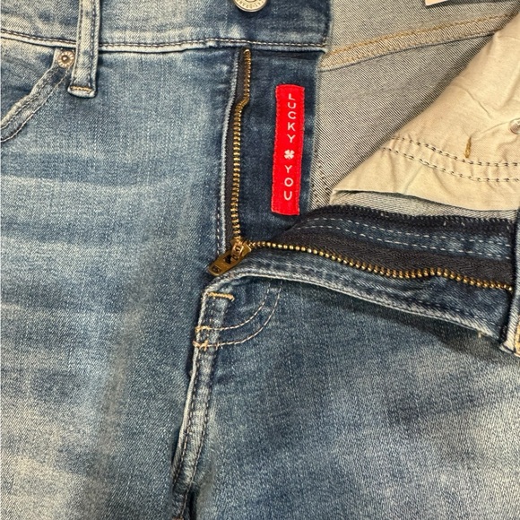 LUCKY BRAND Sweet Mid Rise Crop Jean Denim Advanced Stretch Light Wash NWT 12/31 - Picture 7 of 16